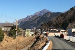 （武州日野付近からの武甲山）